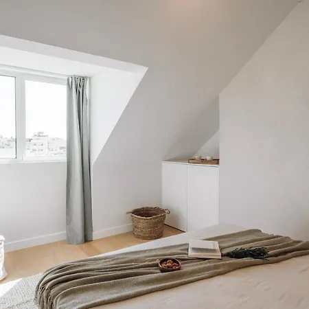 Procida - 1 Bedroom And Pool In Santo Antonio 리스본