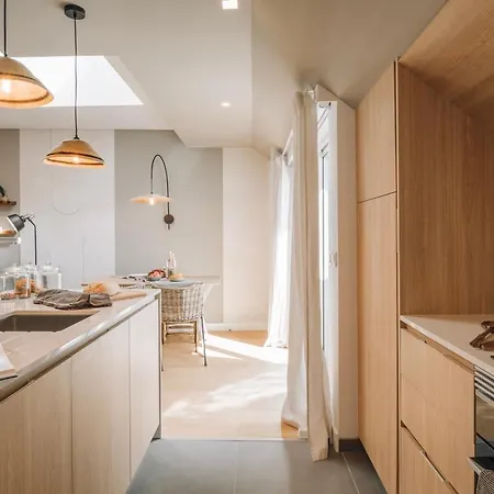 Procida - 1 Bedroom And Pool In Santo Antonio 리스본